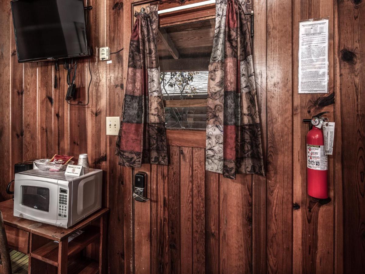 Apache Village Cabinette 13, Queen Bed, Midtown, Sleeps 2 Ruidoso Exteriér fotografie