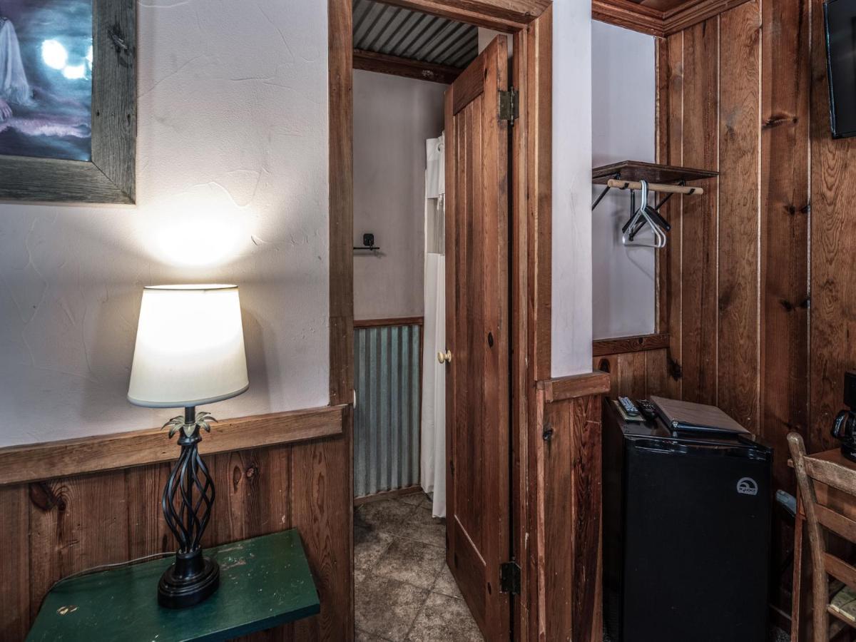 Apache Village Cabinette 13, Queen Bed, Midtown, Sleeps 2 Ruidoso Exteriér fotografie